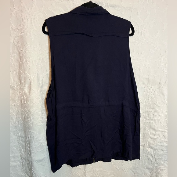 Cato Sleeveless Vanity Vest, Size 22/24W - Picture 4 of 7